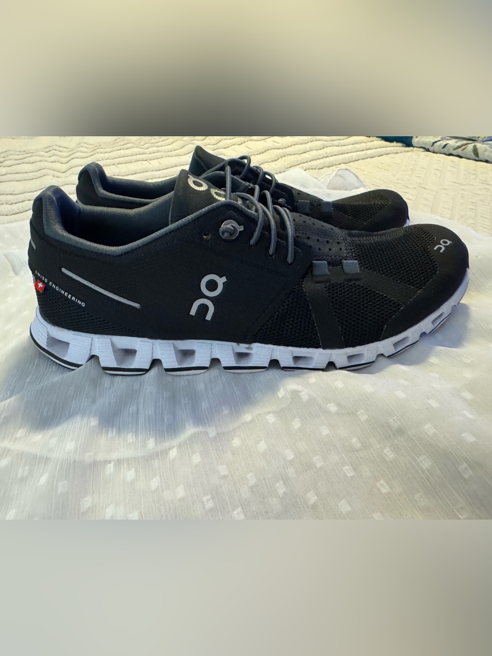 On Cloud Woman Running Sneakers - Picture 2 of 4
